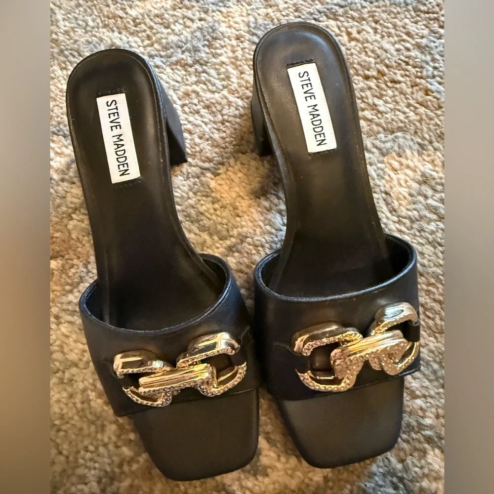 Steve Madden Black Mules with Gold Chain Accent - Picture 2 of 3